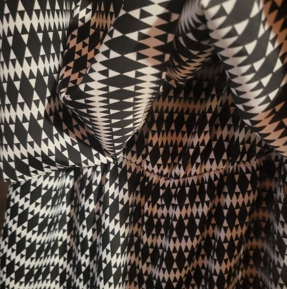 BISOU BISOU Shorts Ruffled Romper with Pockets Black & White Size Medium - Picture 5 of 8